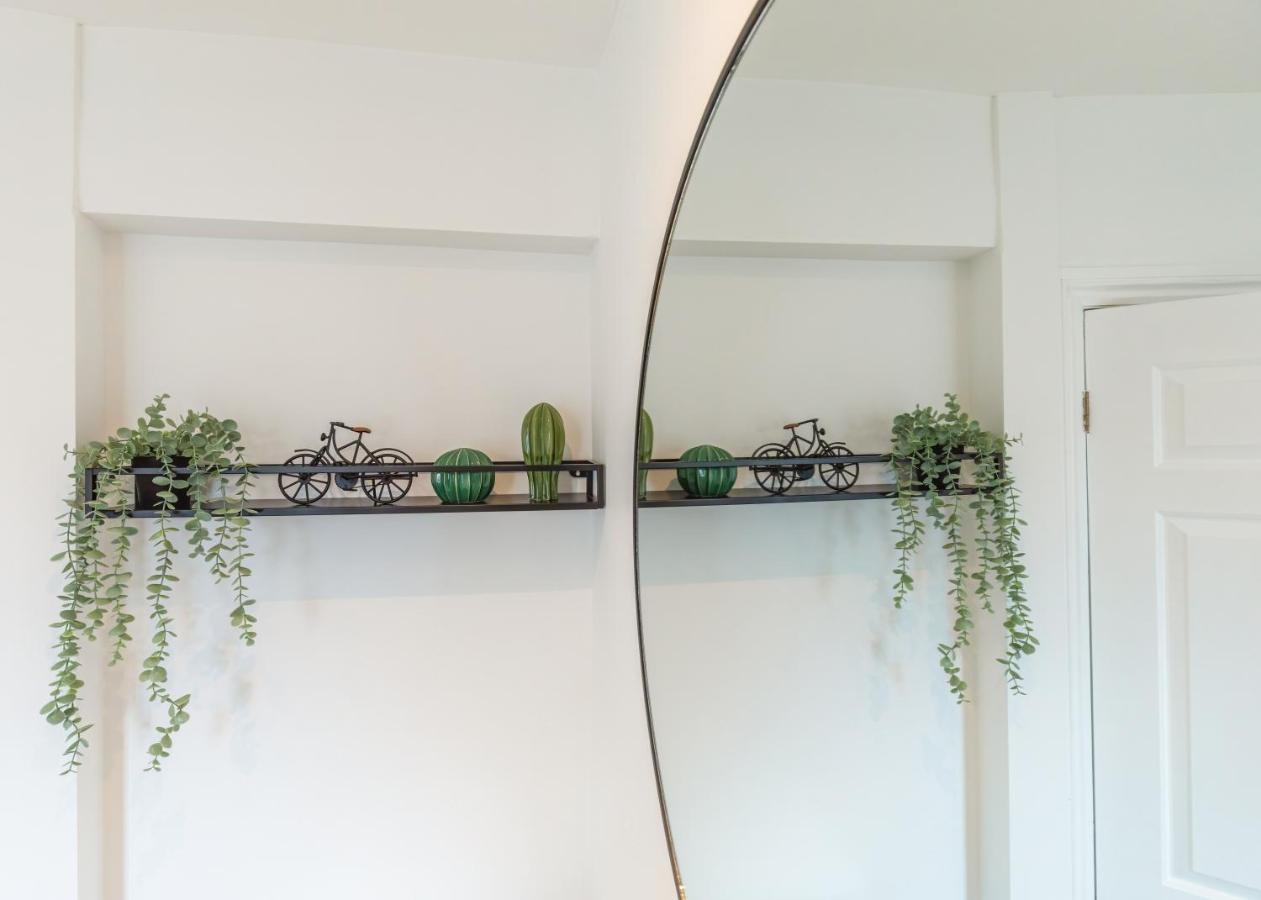 4 Bed City House With Private Garden And Parking Винчестер Экстерьер фото